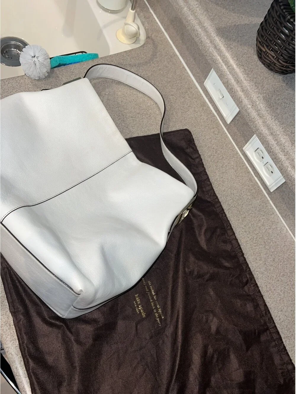 Kate spade white extra large leather should purse bag with dust Cover